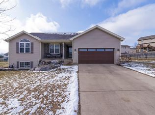 409 Drumlin Hl, Deerfield, WI 53531