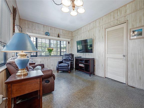 3rd image of 2816/2818 Miriam St S