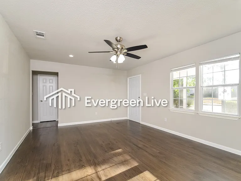 3811 Vanette Ln — Photo 17