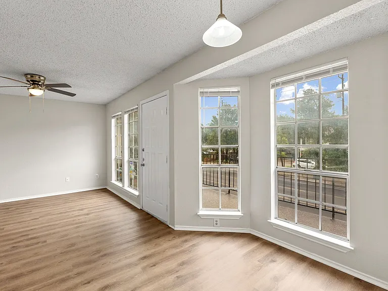 104 Mosscliff Cir #11 — Photo 3