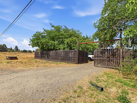 3rd image of 6186 Alberta Ave