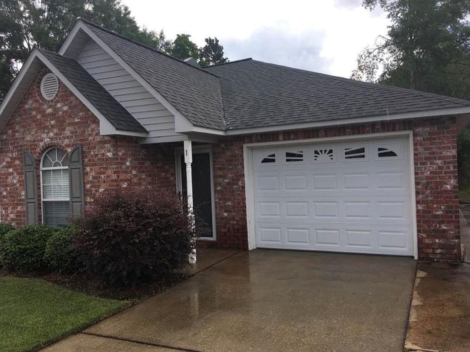 1st image of 300 Leann Ln NE
