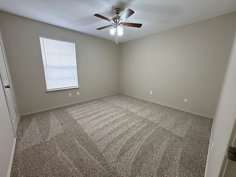 1607 N Nolan River Rd #A — Photo 4