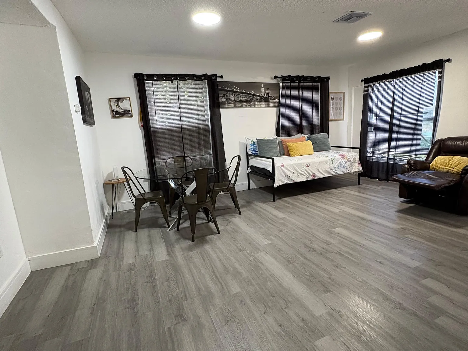 4 bed, 1.0 bath, 1100 sqft, $1,022 — Photo 3