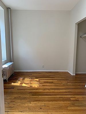 5th image of 165 W 4th St APT 5