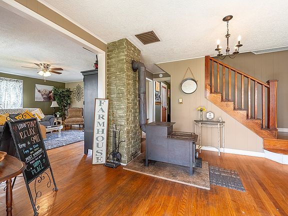 5th image of 483 Store Hill Rd