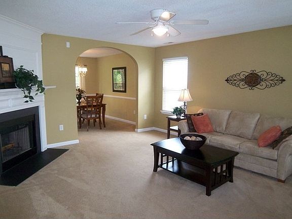 Formal Living, crown molding 