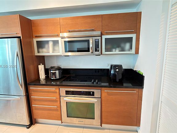 2nd image of 244 Biscayne Blvd APT 808