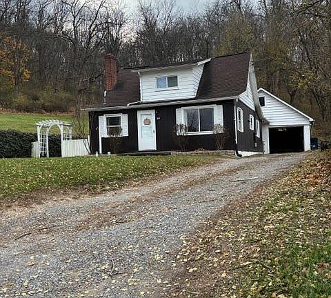 2nd image of 334 Tower Ln