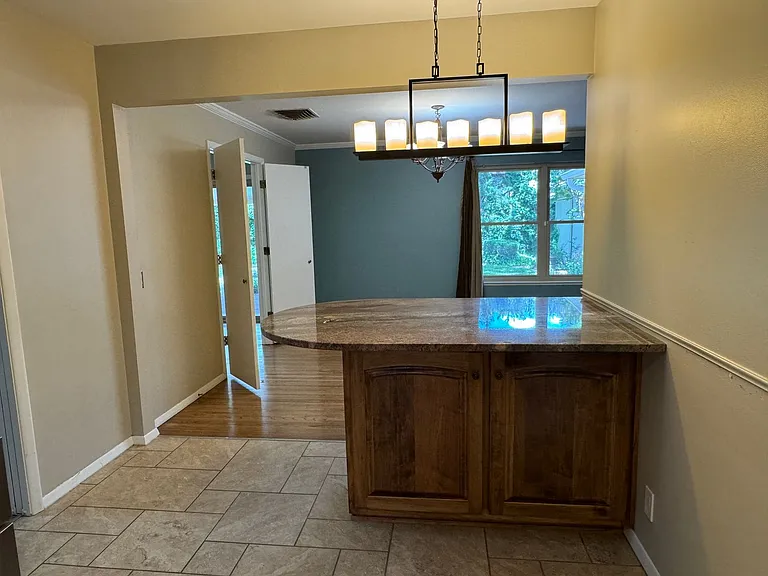 4304 Andrew Dr NE — Photo 6