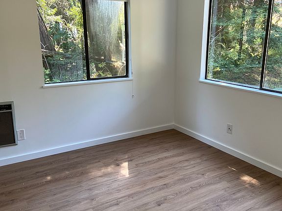 3rd image of 38690 Pacific Dr #4