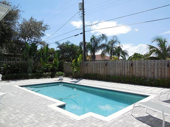 2nd image of 1411 N Palmway