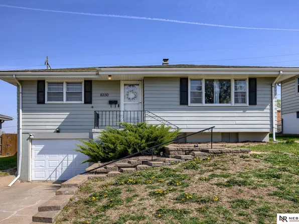 8330 Parker Ct, Omaha, NE 68114