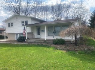 142 Hood Dr, Canfield, OH