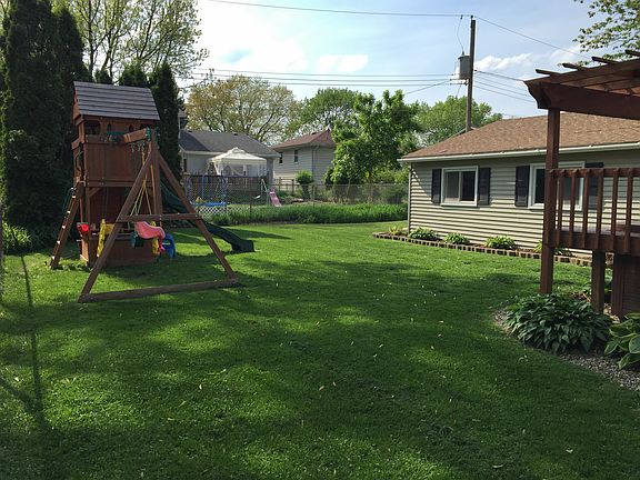 2nd image of 3226 Oxford Dr
