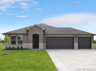 90 Stonegate Dr, Pryor, OK 74361