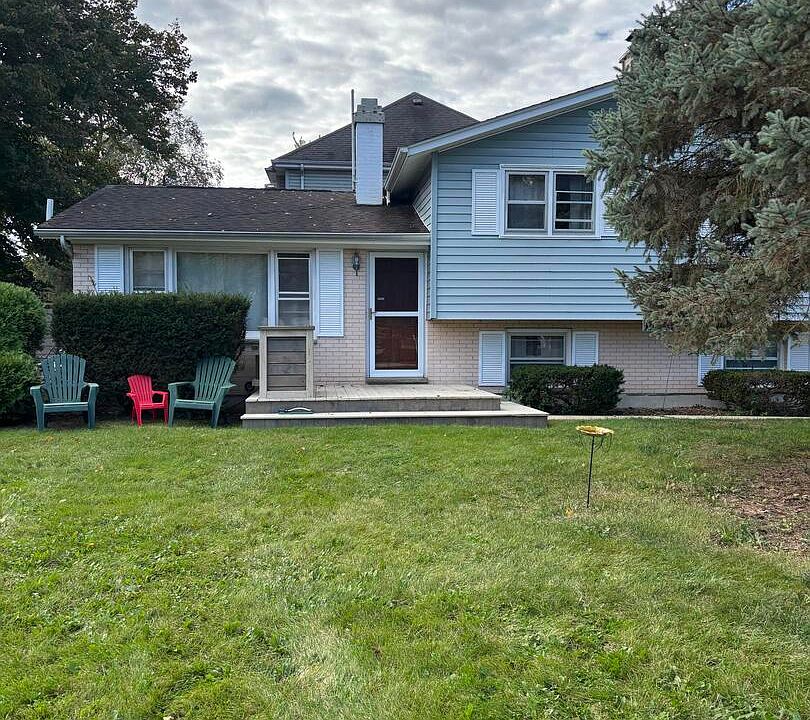 1st image of 18740 W Willow Point Dr