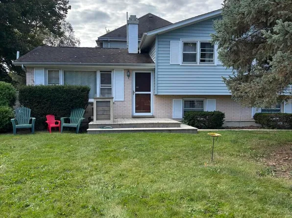 18740 W Willow Point Dr, Grayslake, IL 60030