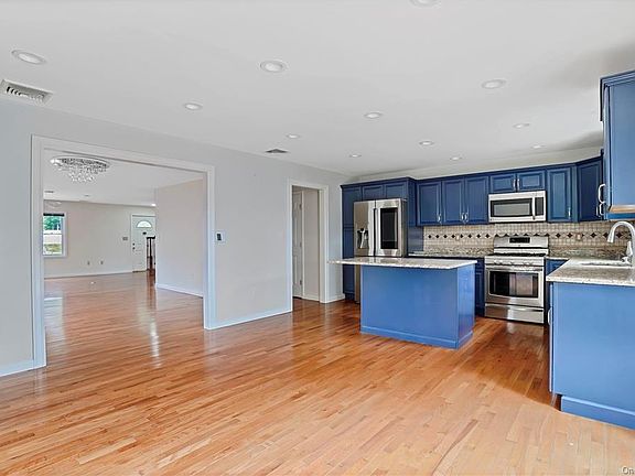 3rd image of 268 Woodland Ave #1