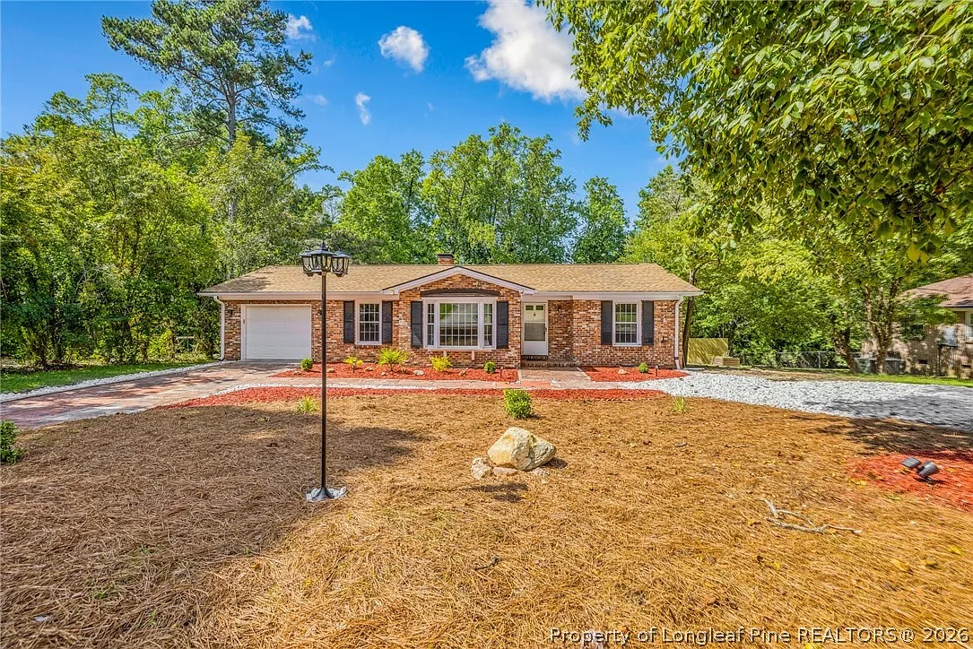 3 bed, 2.0 bath, 1601 sqft, $1,950 — Photo 2