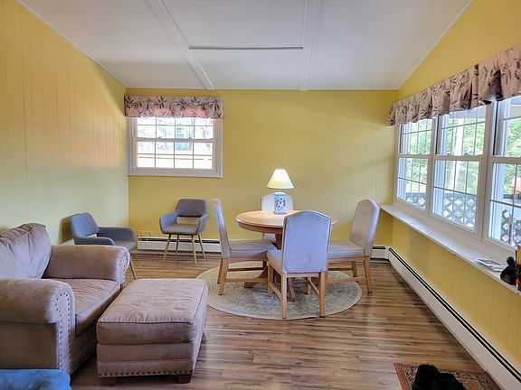 4th image of 23 Iroquois Ave