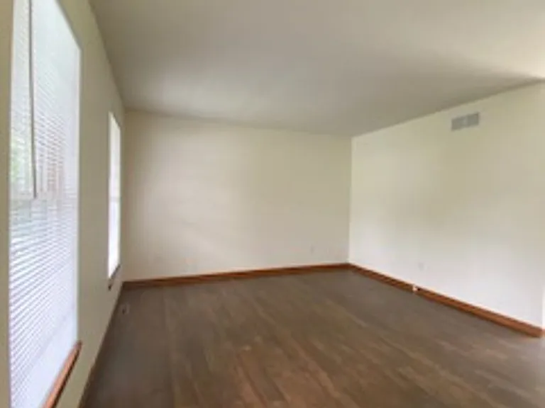 819 Colonial Manor Dr — Photo 3