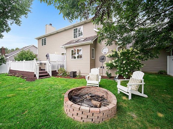 5th image of 2832 Howard Castle Dr