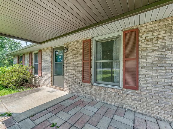 3rd image of 144 Leesburg Rd