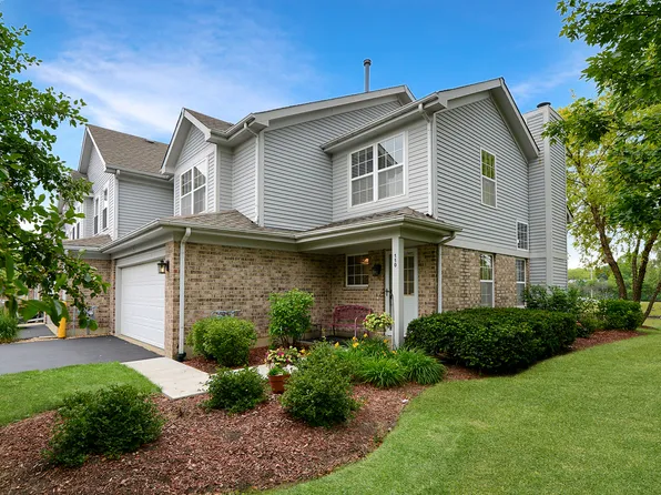 110 Cambrian Ct, Roselle, IL 60172