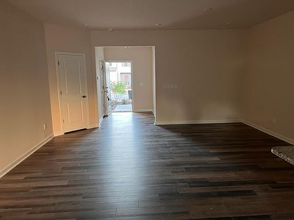 4th image of 507 Vassar Dr #507