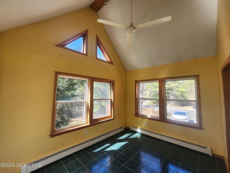 4th image of 10 Vern Tennyson Road