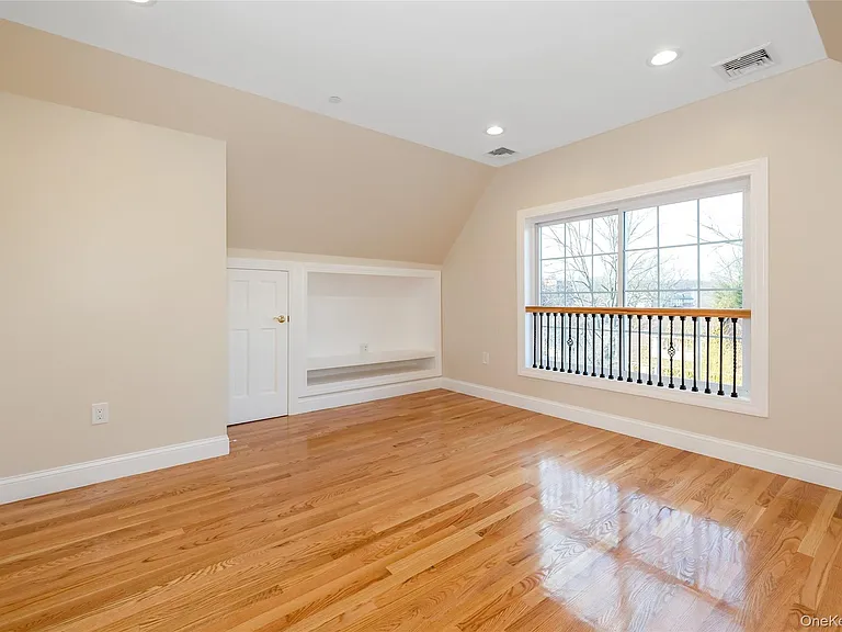 16 Grand Blvd — Photo 23