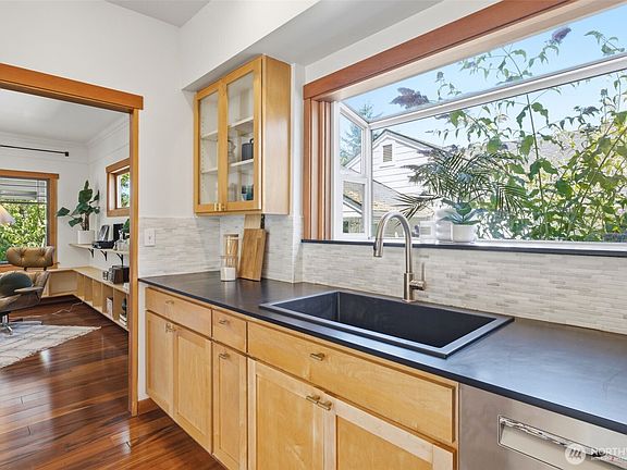 5th image of 4008 31st Avenue S