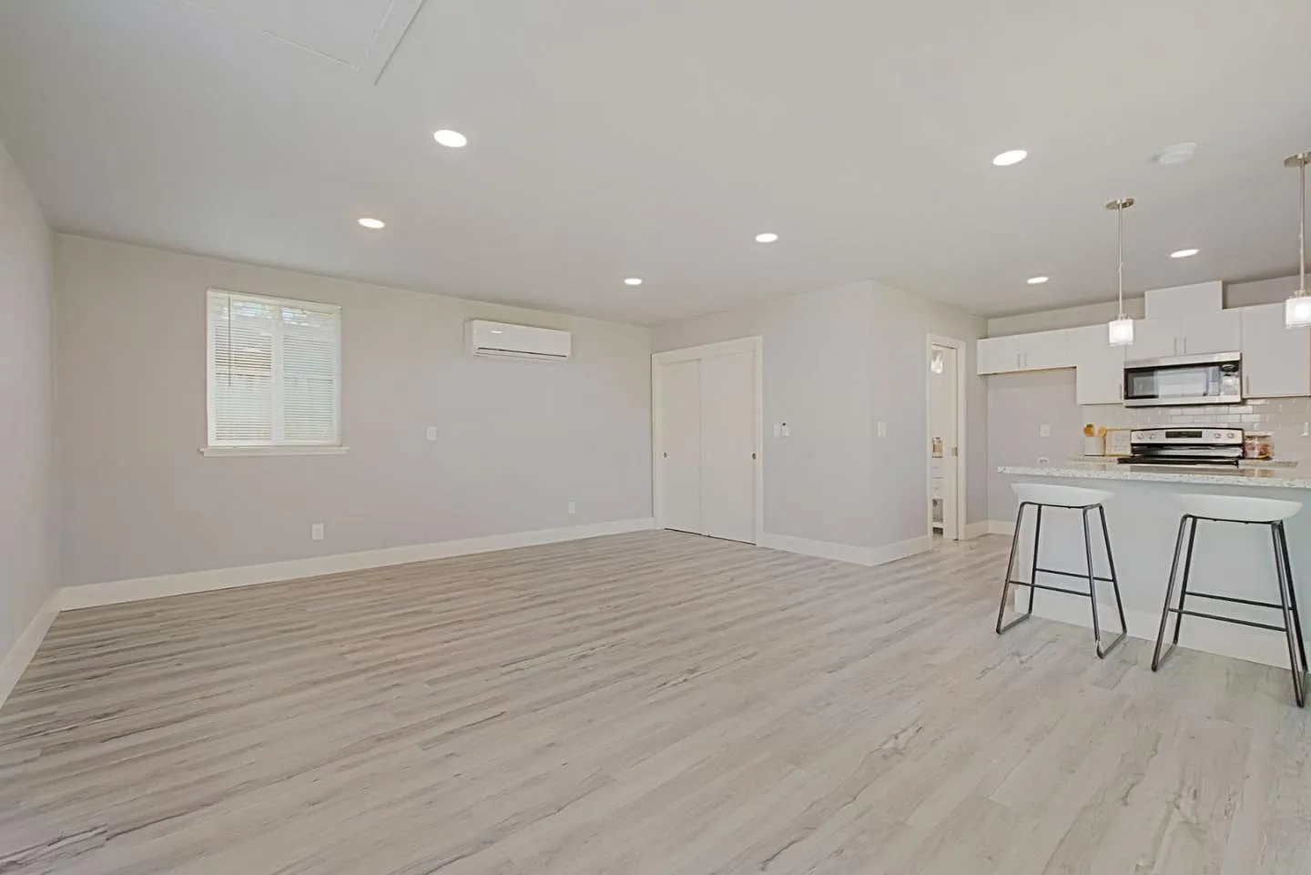 Studio, 542 sqft, $1,499 — Photo 3