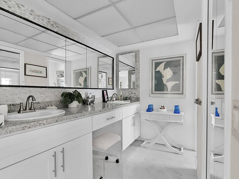 450 French Royale Cir — Photo 19