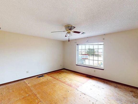 3rd image of 502 W Lucia Dr