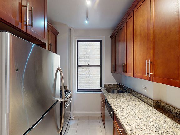 3rd image of 222 W 83rd St APT 6H