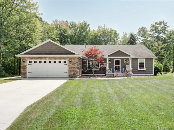 7503 Westwood Dr, Oscoda, MI 48750