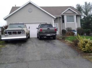 118 London Rd SE, Poplar Grove, IL 61065