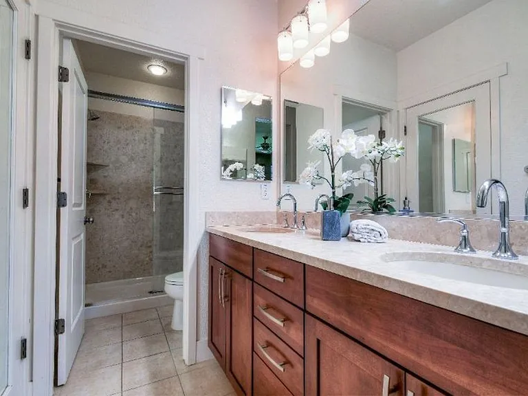 405 Washington Sq #19 — Photo 4