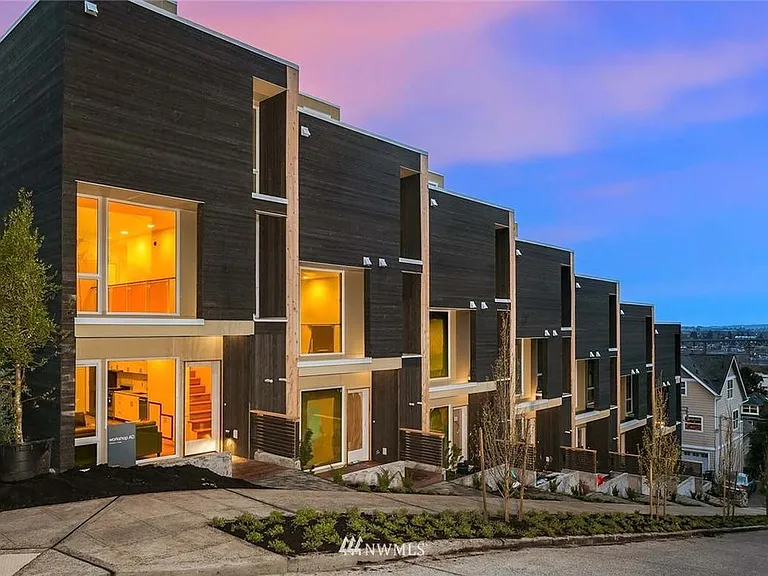 428 W Barrett St — Photo 1