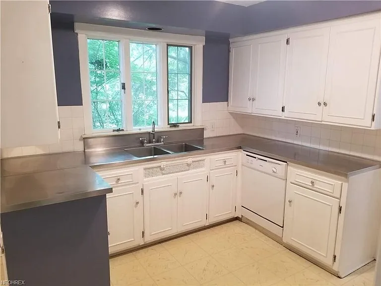 3297 Chelsea Dr — Photo 4