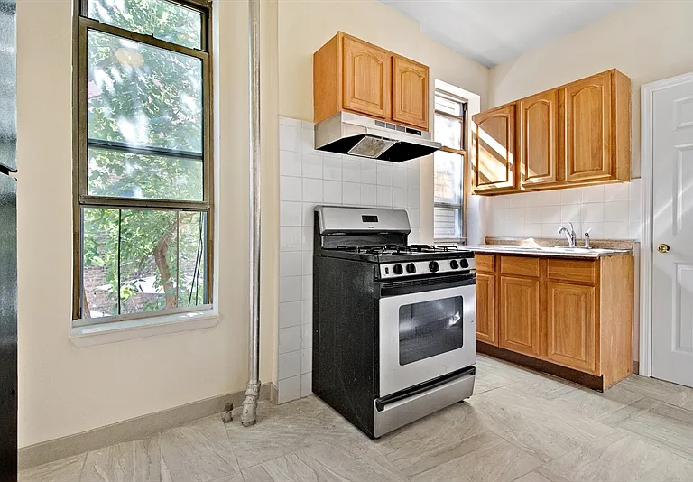 195 Driggs Ave #5B — Photo 2