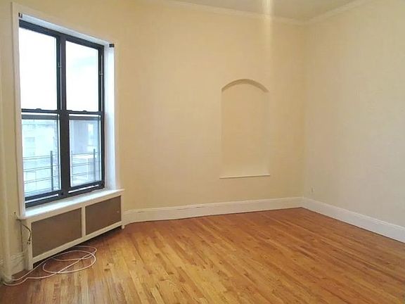 4th image of 1 E 93rd St #3BC