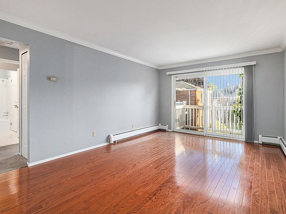 4th image of 2420 Parmenter Blvd APT 206