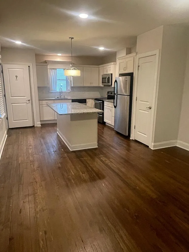1 bed, 700 sqft, $1,800 — Photo 3