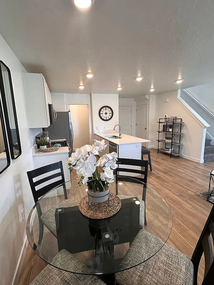 3 bed, 1341 sqft, $1,950 — Photo 3