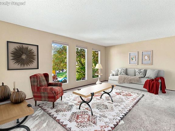 3rd image of 652 E Oakwood Pl SW