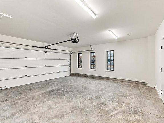4th image of 541 E 19th St