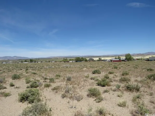 71 Locust Dr, Yerington, NV 89447